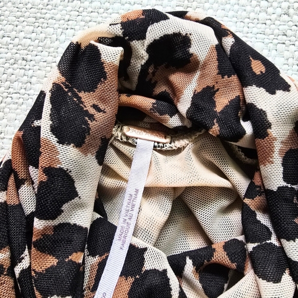 FREE PEOPLE Gather Mesh Turtleneck Leopard Print 3/4 Sleeves Small - Picture 4 of 7